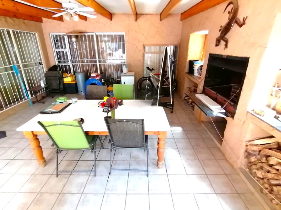 5 Bedroom Property for Sale in Pellissier Free State